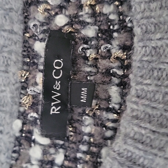 Closet clean out - Picture 4 of 4